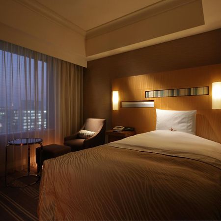 Hotel Okura Fukuoka Fukuoka  Eksteriør billede A room at the hotel