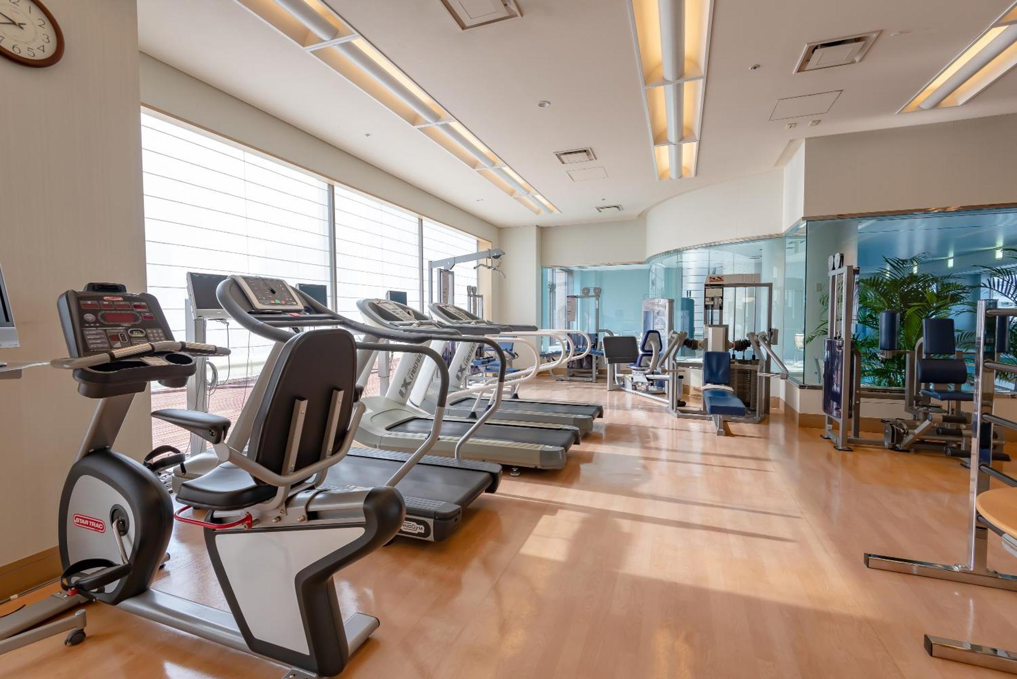 Hotel Okura Fukuoka Fukuoka  Eksteriør billede The gym at the hotel
