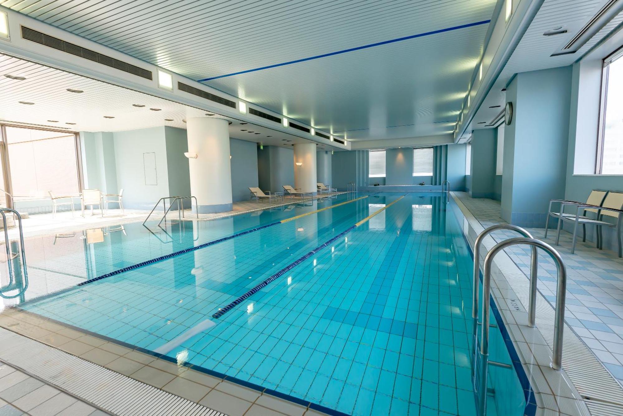 Hotel Okura Fukuoka Fukuoka  Eksteriør billede Indoor pool