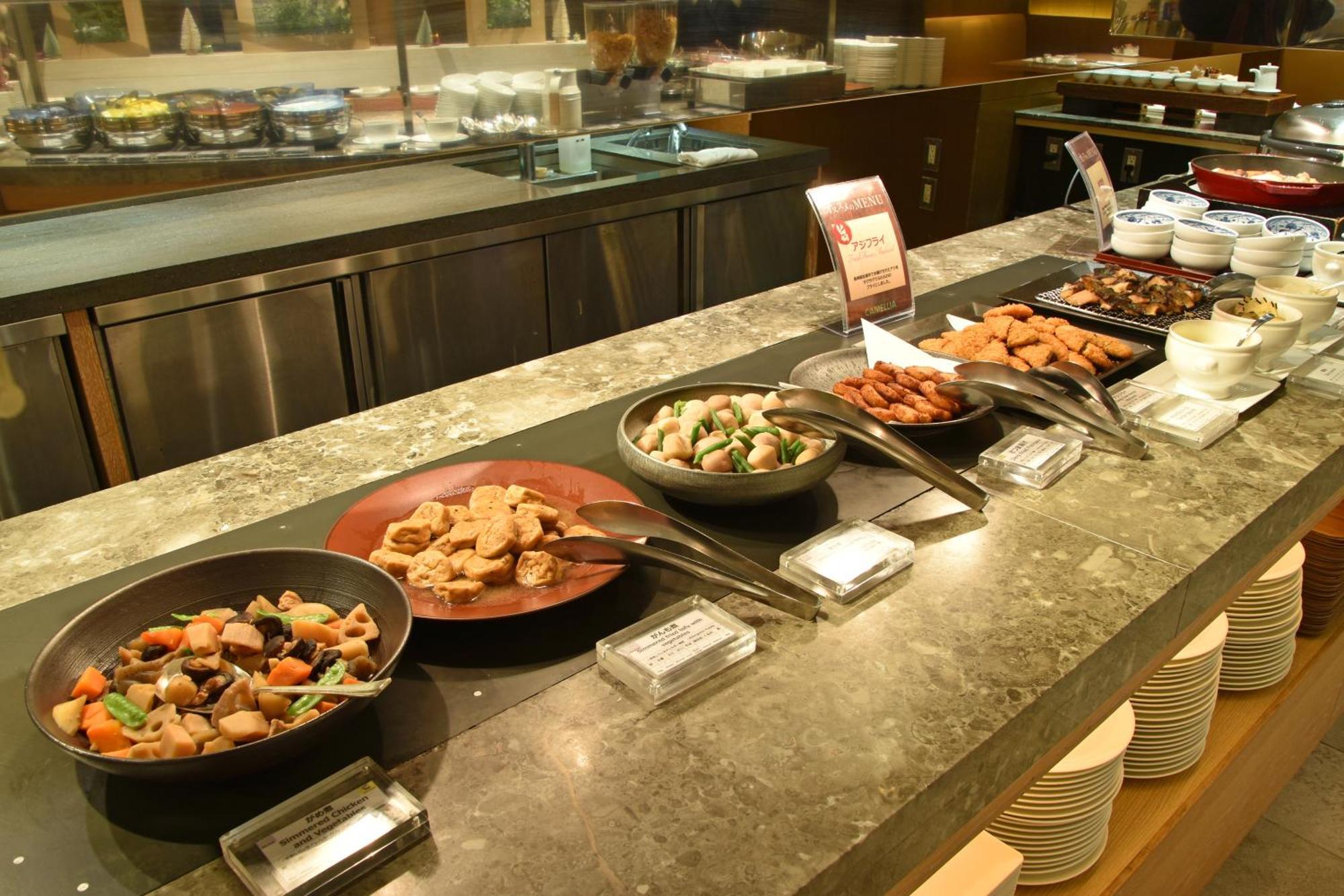 Hotel Okura Fukuoka Fukuoka  Eksteriør billede A buffet at a hotel