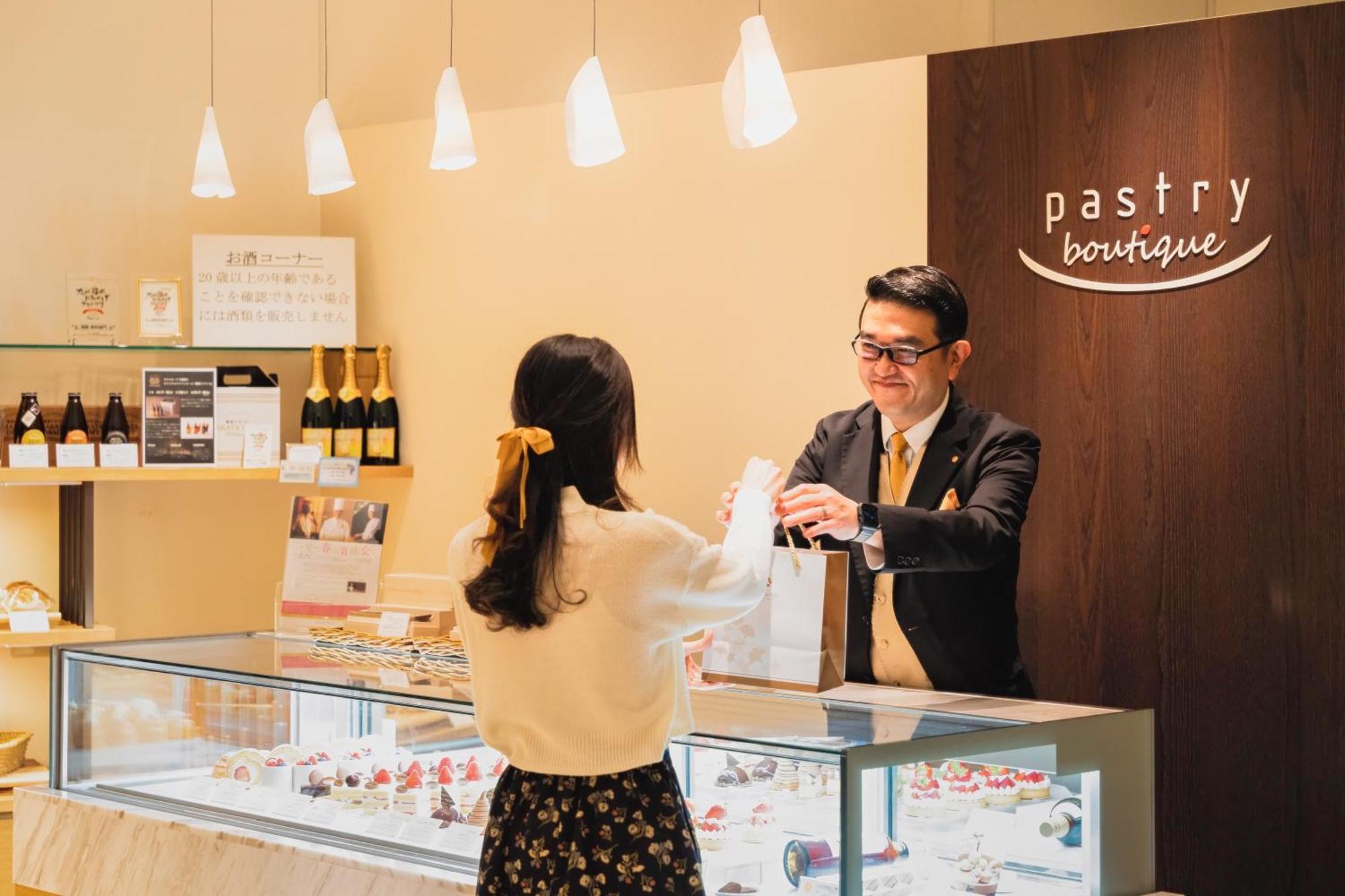 Hotel Okura Fukuoka Fukuoka  Eksteriør billede A pastry boutique in Japan