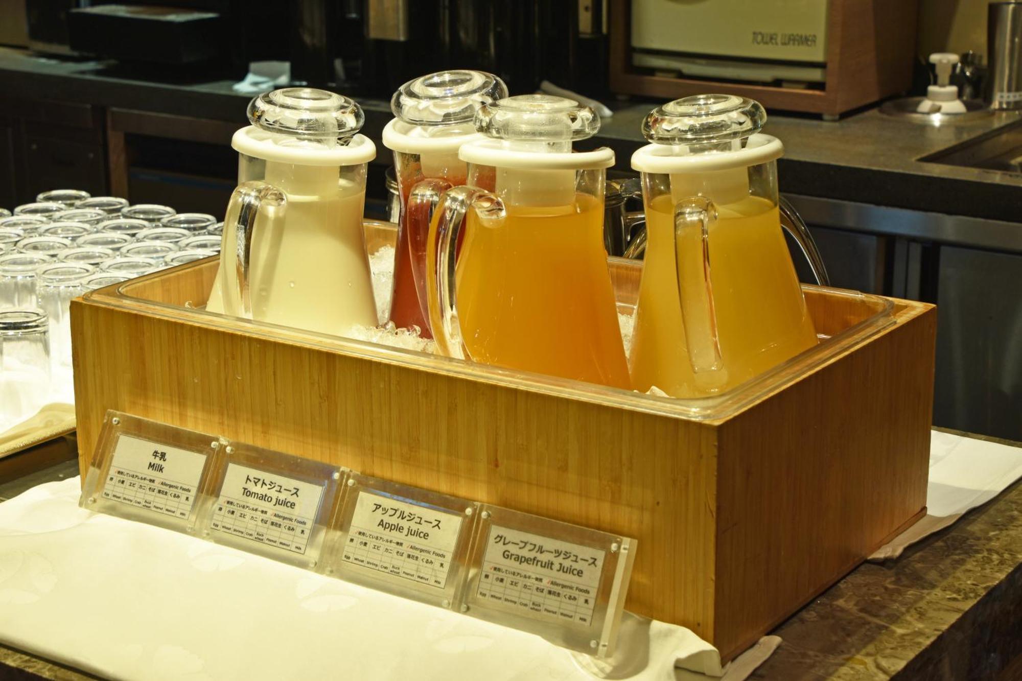 Hotel Okura Fukuoka Fukuoka  Eksteriør billede Bottles of Japanese tea