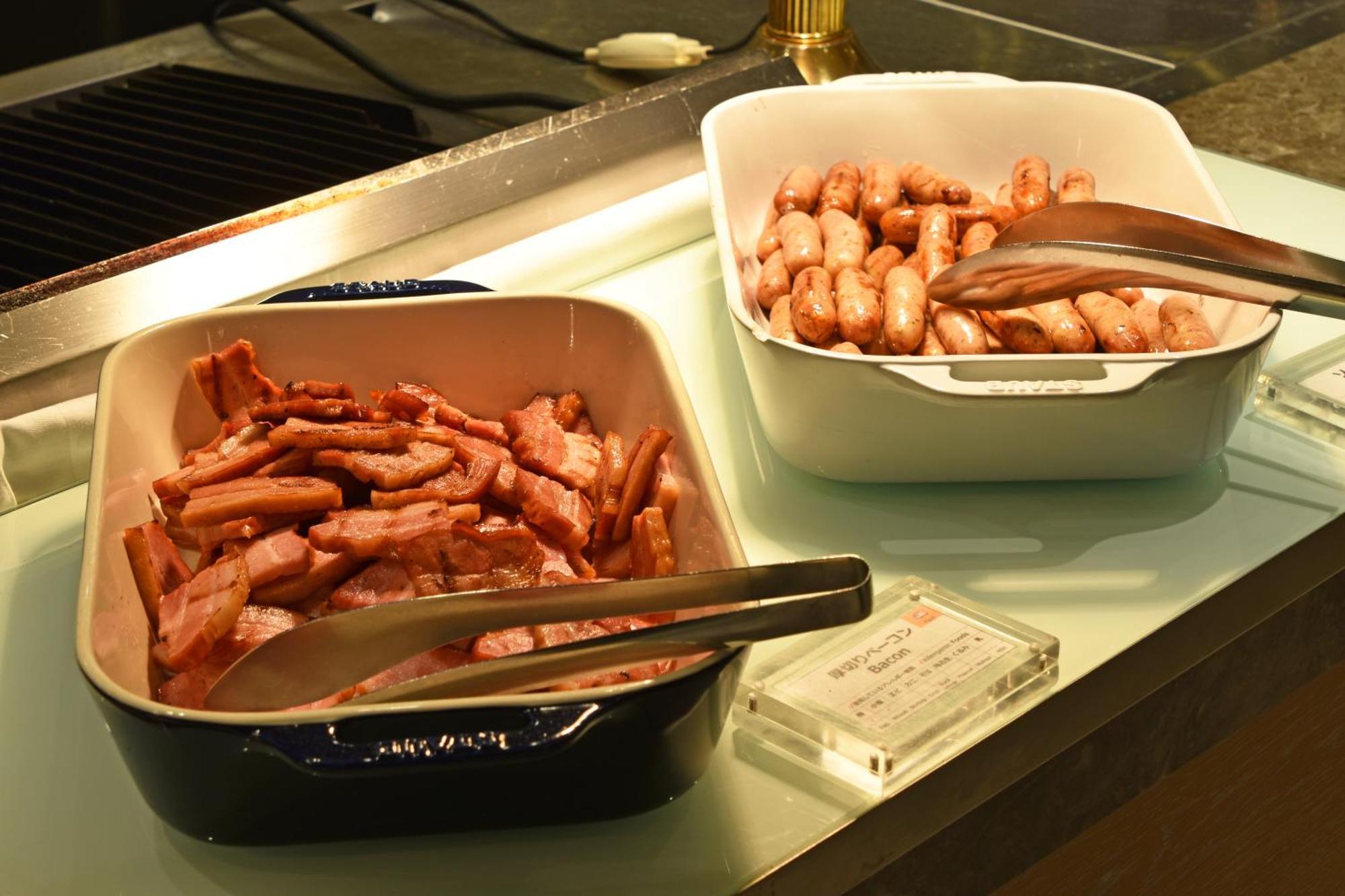 Hotel Okura Fukuoka Fukuoka  Eksteriør billede Bacon and sausages