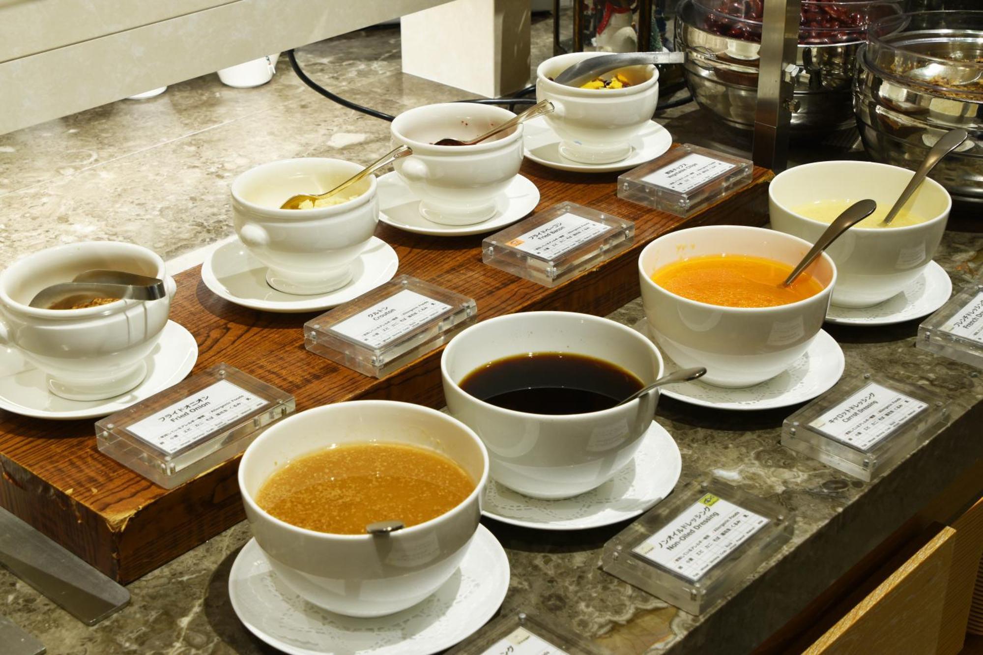 Hotel Okura Fukuoka Fukuoka  Eksteriør billede Assorted teas at a hotel