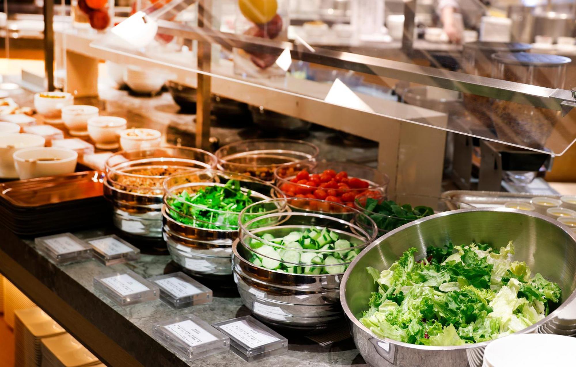 Hotel Okura Fukuoka Fukuoka  Eksteriør billede A salad bar