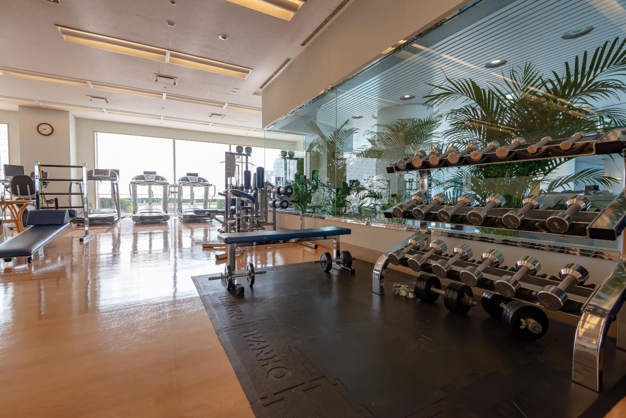 Hotel Okura Fukuoka Fukuoka  Eksteriør billede The gym at the Ritz-Carlton, Dubai