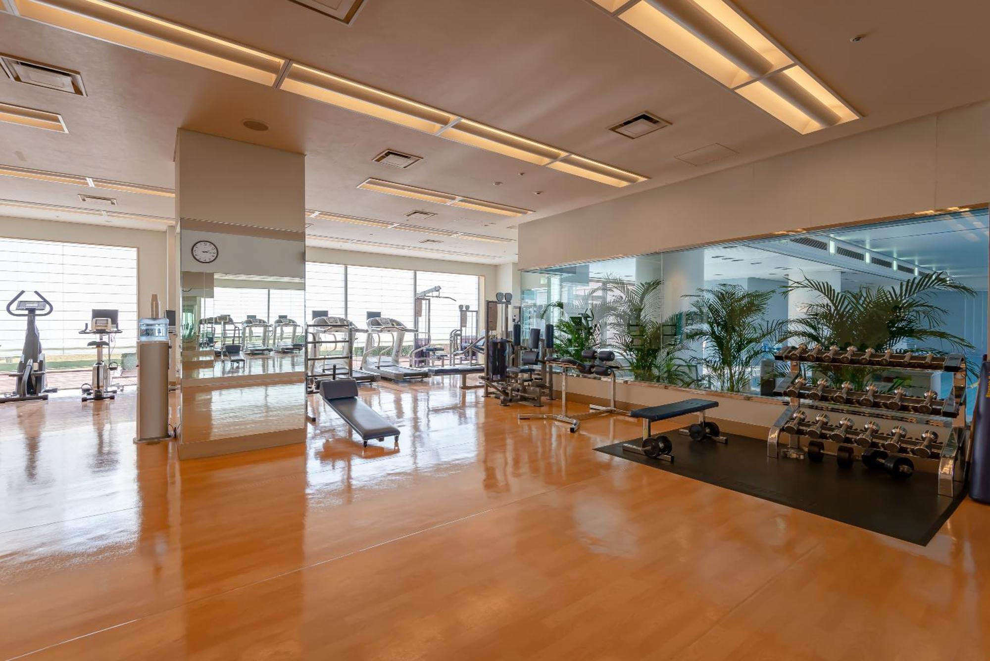 Hotel Okura Fukuoka Fukuoka  Eksteriør billede The gym at the Ritz-Carlton, Osaka