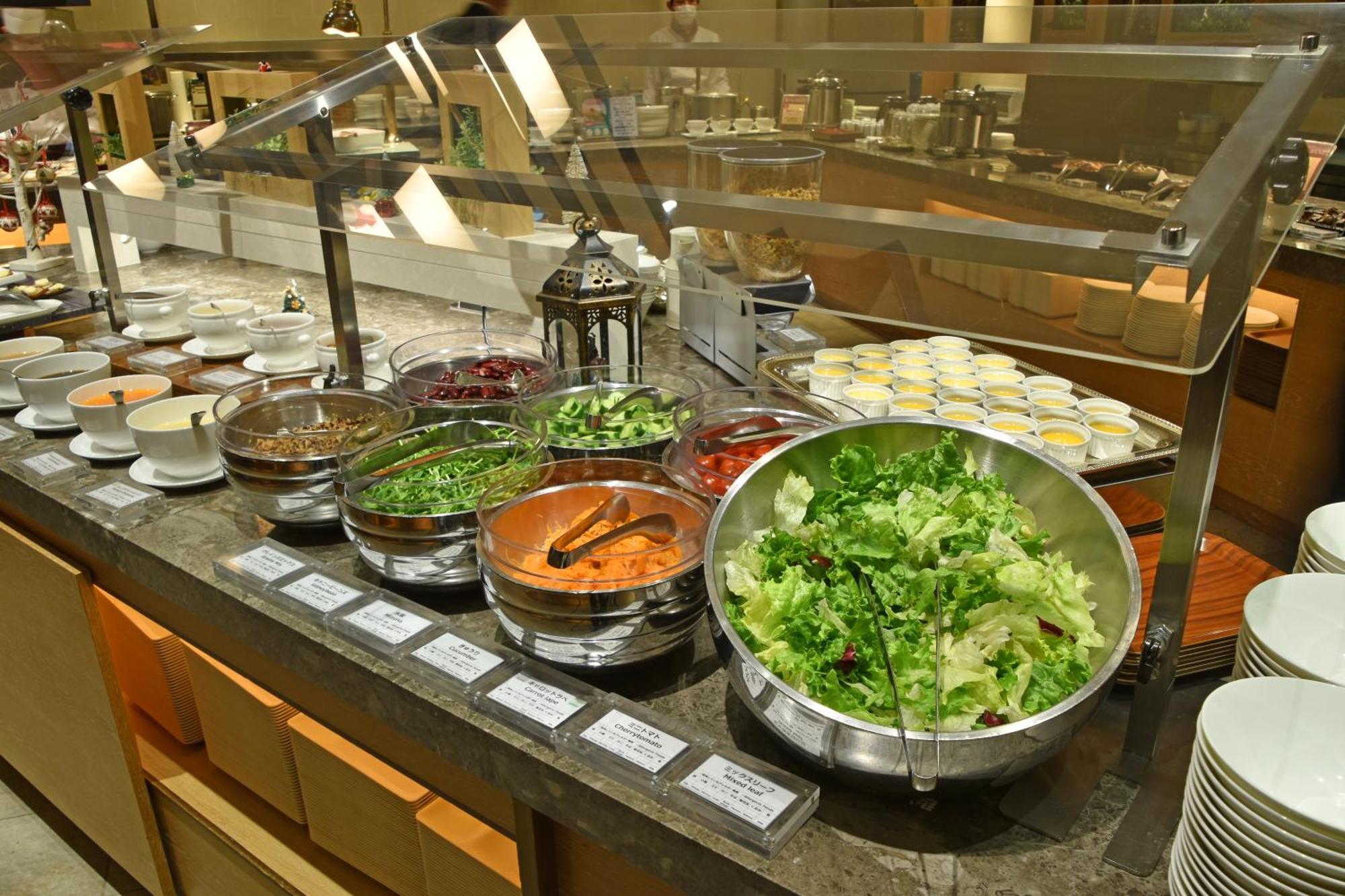 Hotel Okura Fukuoka Fukuoka  Eksteriør billede A salad bar