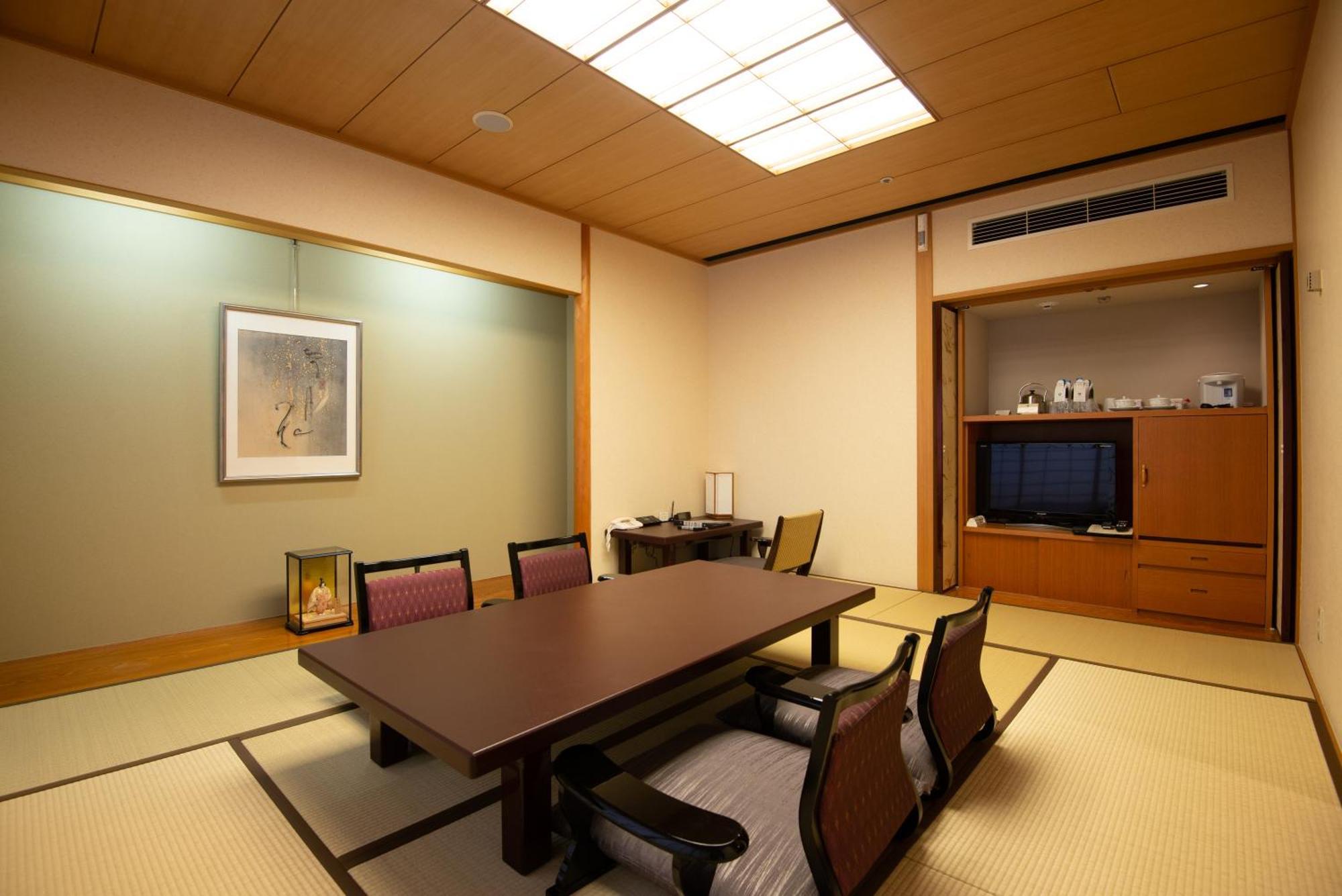 Hotel Okura Fukuoka Fukuoka  Eksteriør billede A Japanese-style room at the hotel